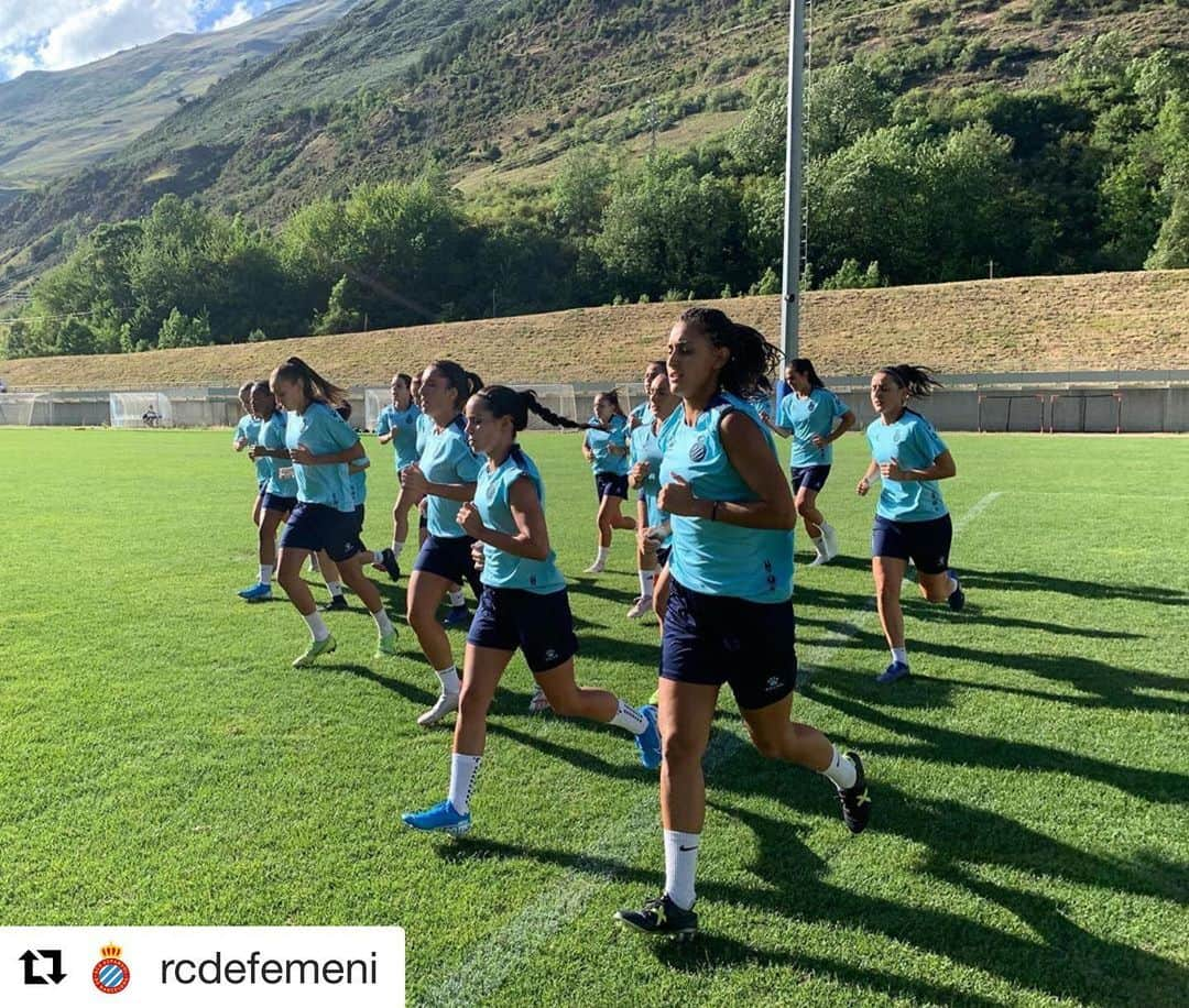 RCDエスパニョールさんのインスタグラム写真 - (RCDエスパニョールInstagram)「#Repost @rcdefemeni ・・・ 📍 Stage a Viella 🗓 Day 1 - El primer equip ha realitzat aquesta tarda la primera sessió d’entrenament de la pretemporada a Viella, a la Vall d’Aran. S’hi estaran fins divendres! 💪⚽️ - #RCDE | #Volem | #EspanyoldeBarcelona | #RCDEFem」7月30日 4時30分 - rcdespanyol