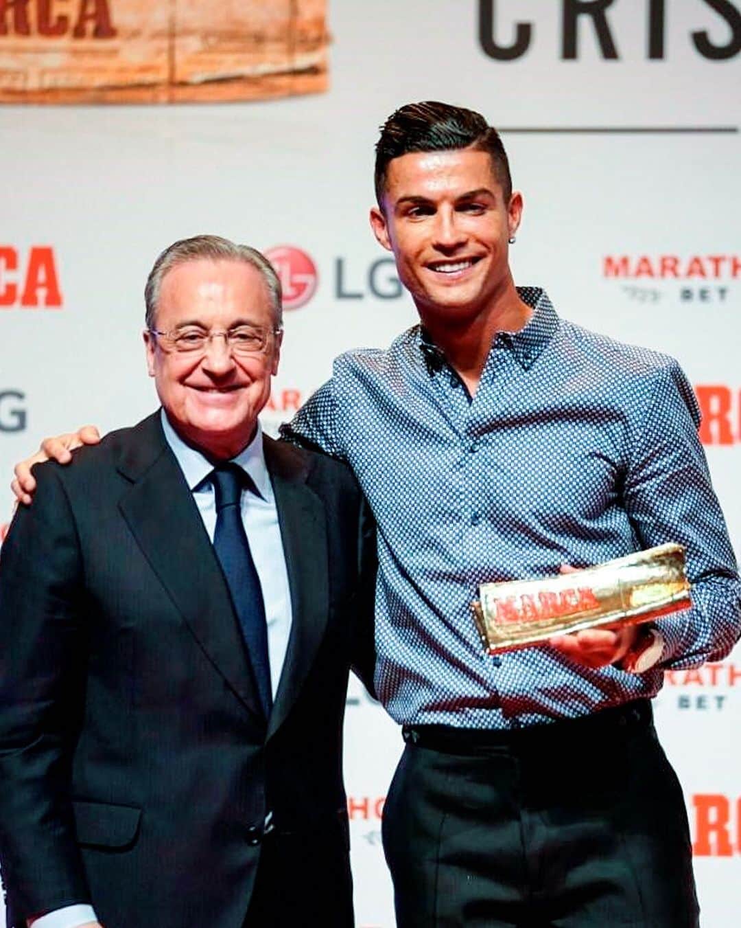 レアル・マドリードさんのインスタグラム写真 - (レアル・マドリードInstagram)「⭐ @Cristiano received the Marca Leyenda award. ✨ @Cristiano recibe el Marca Leyenda. - “A big part of this award owes to what I did at Real Madrid.” #RealMadrid」7月30日 4時33分 - realmadrid