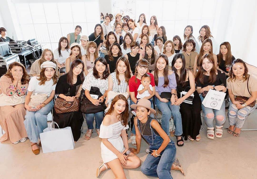 のインスタグラム：「先日行われたJJ×ALEXIA STAMのトークショーにご参加いただいた方、ありがとうございました💛﻿ ﻿ Niki &山中美智子さんの夏のおしゃれに関するトークやギフティングタイム…楽しんでいただけましたか？﻿ ﻿ まだまだ暑い日が続きますが、夏のおしゃれを楽しんで乗り切りましょう🌴﻿ ﻿ #JJmag﻿ #alexiastam」