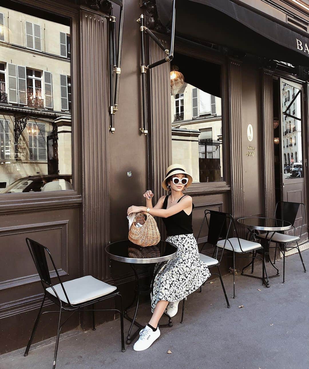 梯真奈美さんのインスタグラム写真 - (梯真奈美Instagram)「昨日はたっっくさん歩いたの🏃‍♀️🏃‍♀️ １日でいろんな場所へ行くことができたよ♡ それにしても暑かった〜🥵🔥❤️ #PARIS #France #Europa #cafe #eimy #eimyistoire」7月30日 14時15分 - official_manami