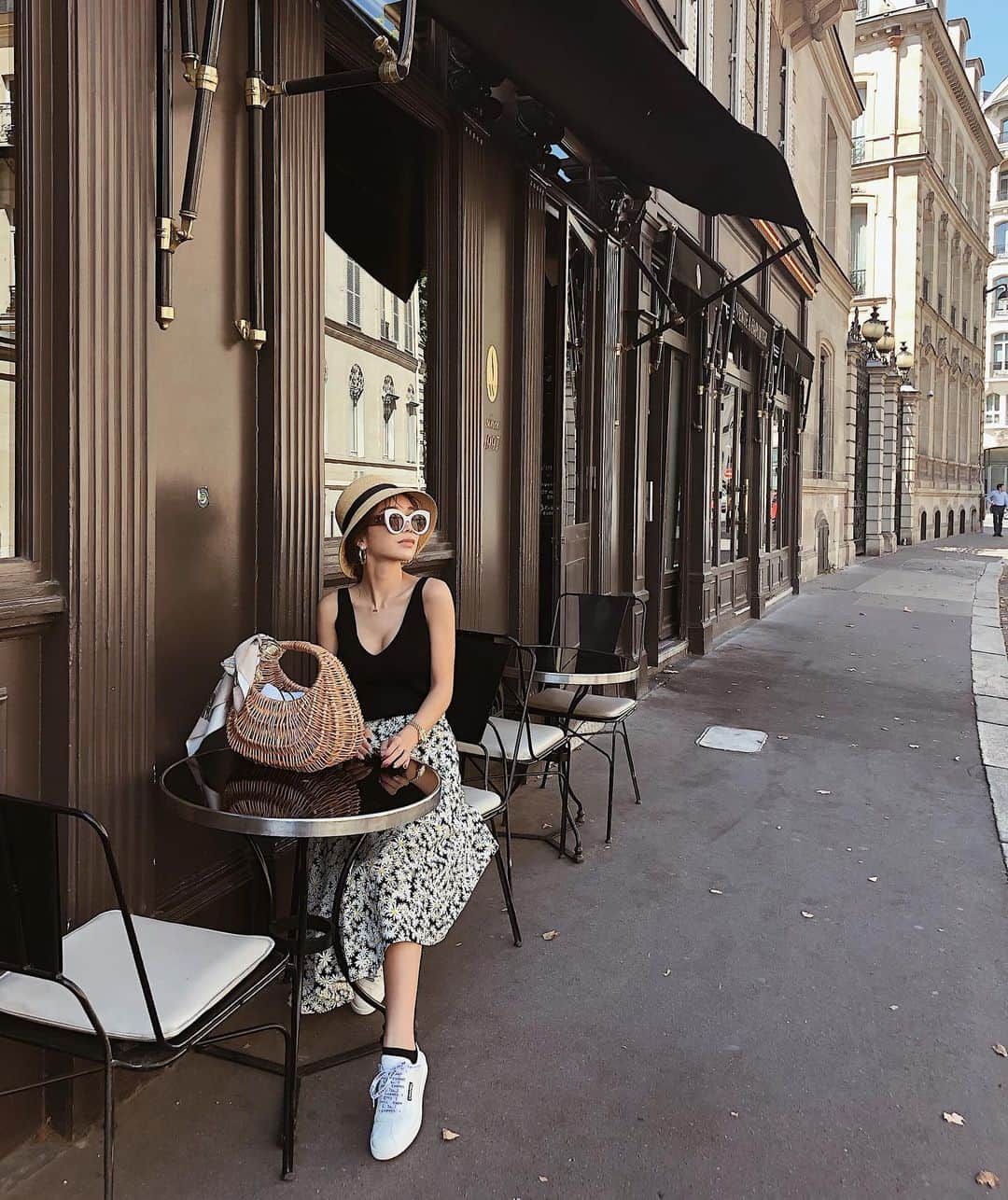 梯真奈美さんのインスタグラム写真 - (梯真奈美Instagram)「昨日はたっっくさん歩いたの🏃‍♀️🏃‍♀️ １日でいろんな場所へ行くことができたよ♡ それにしても暑かった〜🥵🔥❤️ #PARIS #France #Europa #cafe #eimy #eimyistoire」7月30日 14時15分 - official_manami