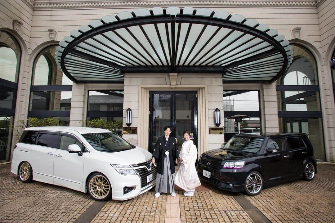 金沢結婚式 ヴィラグランディス金沢さんのインスタグラム写真 - (金沢結婚式 ヴィラグランディス金沢Instagram)「🚗 . 愛車とパシャリ♥️ . 前撮りでも撮影し 結婚式当日は愛車もおめかし👏✨ . . #villagrandis #ヴィラグランディス #ヴィラグランディス金沢 #ヴィラ嫁 #ヴィラ嫁#dressmodekazumi #金沢結婚式場 #金沢ゲストハウス #marry #marry花嫁 #結婚式 #結婚式場 #花嫁衣裳 #花嫁衣装 #結婚準備 #運命の一着 #4つの魔法 #プレ花嫁 #卒花 #卒花嫁 #日本中のプレ花嫁さんと繋がりたい #プレ花嫁サポート #プレ花嫁応援 #すべての愛しい人たちへ #愛車フォト #愛車撮影 #愛車前撮り」7月30日 14時09分 - villagrandis_kanazawa