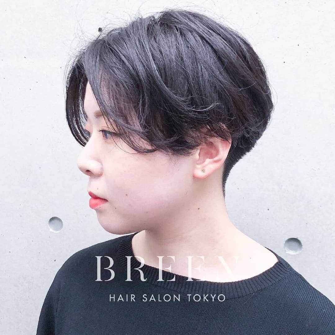 Hairsalon BREEN Tokyoさんのインスタグラム写真 - (Hairsalon BREEN TokyoInstagram)「. 【東京でショートヘアがうまい店・ジェンダーレスなヘアサロン✂】 . 「ただいま！と言ってしまうくらい何度も通いたい美容室」がコンセプト . お客さまが女性：男性比率が１：１　ジェンダーレスです。 . ヘアスタイルの質問はコメントにお願いします！ 担当スタイリストから返信します。 . . Cut:¥5,400 Color:¥5,400 Perm:¥5,400 . . . Hairsalon BREEN Tokyo 原宿駅・明治神宮前駅 5分 東京都渋谷区神宮前3-25-12FUJIBUILDING2F TEL:03-6432-9454 MAIL:info@hair-breen.com . #breentokyo  #原宿美容室 #表参道美容室 #明治神宮前美容室 #原宿ヘアサロン #ヘアサロン  #ヘアスタイリング  #イメチェン #カットが上手い #似合わせカット #ばっさりカット #ショートが得意 #ショートボブ #ショートボブパーマ #レイヤーボブ #切りっぱなしボブ #ショートカット #ショートカット女子 #ナチュラルヘア  #ヘアカラーアッシュ #ばっさりカット #グレージュカラー #抜け感ヘア #ヘアカタログ　 #ジェンダーレス #LGBT」7月30日 14時28分 - hairsalon_breen_tokyo