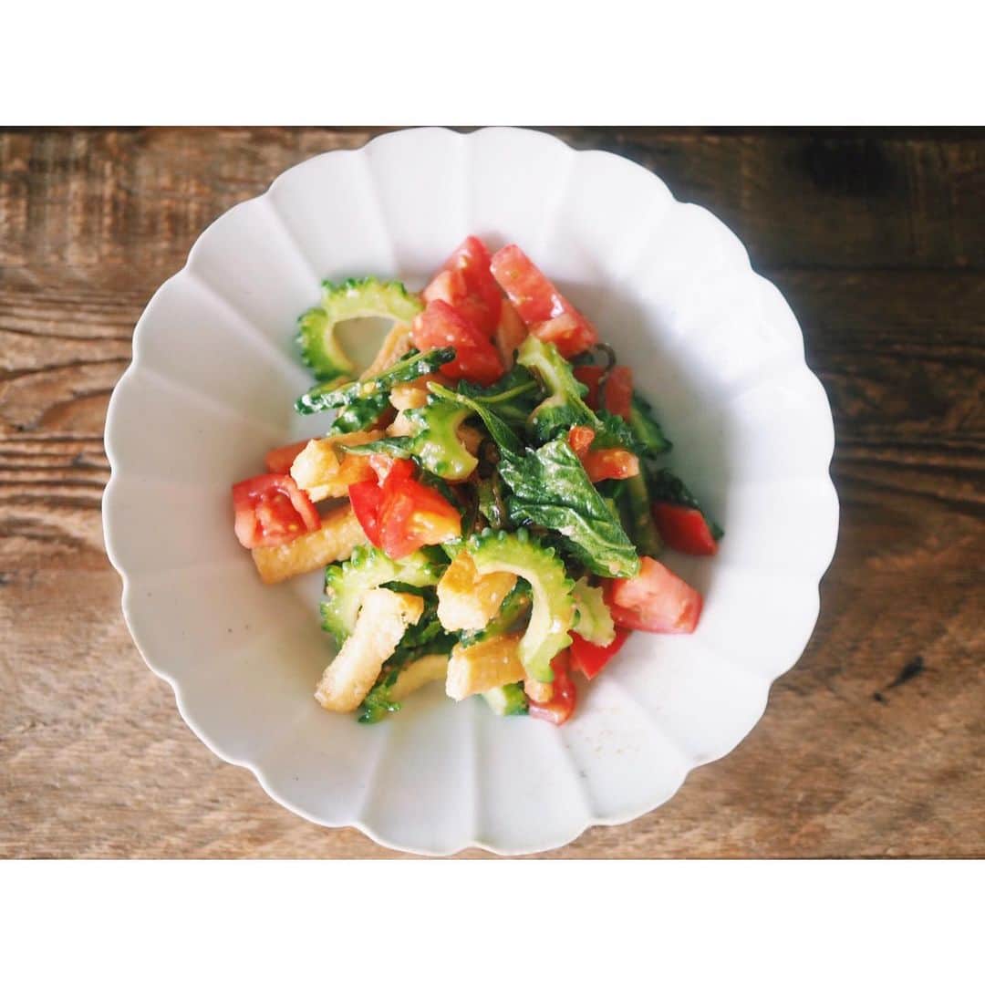 高山都さんのインスタグラム写真 - (高山都Instagram)「夏野菜は元気出るね。 栄養価も高い。 レシピは8月に紹介しまーす。 お皿は @bunshogama  表情のある美しくって、ちょっと歪な白。 #みやれゴハン」7月30日 14時34分 - miyare38