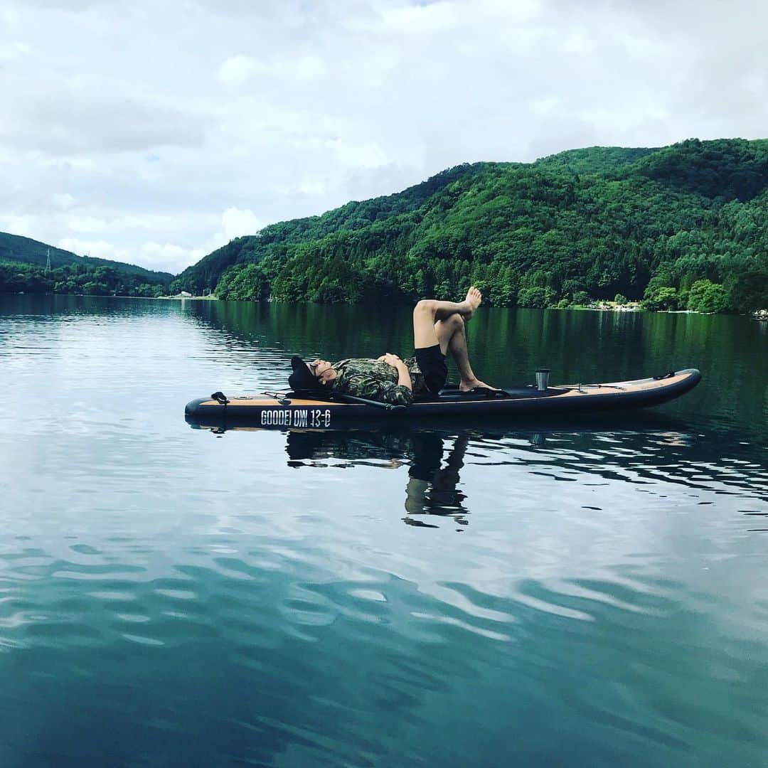 伊勢谷友介さんのインスタグラム写真 - (伊勢谷友介Instagram)「いやぁキモチよかったよぉ〜！ またサップキャンプ。 SUP CAMP AGAIN. It's always makes me feel good. #aokiko  #nagano」7月30日 14時52分 - iseya_yusuke