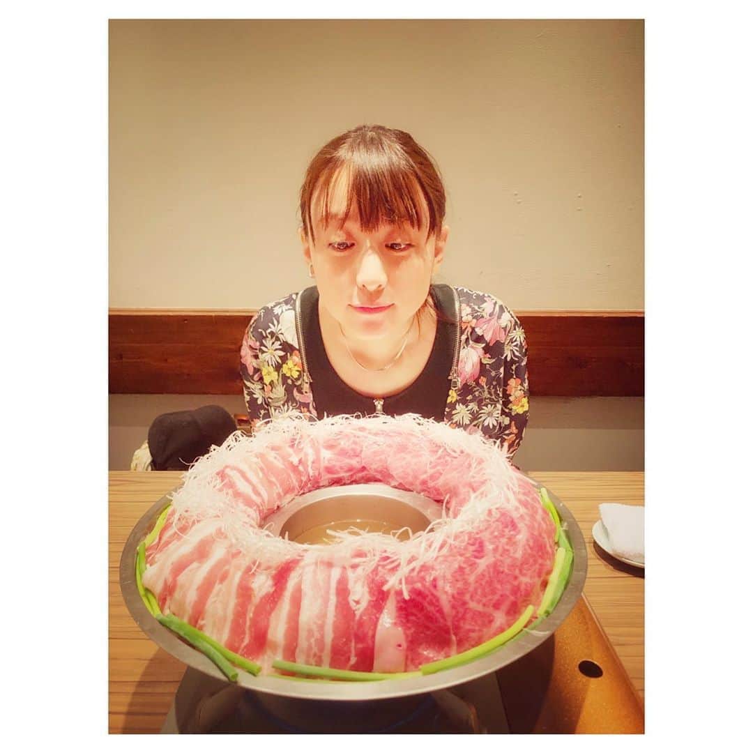 山本美月さんのインスタグラム写真 - (山本美月Instagram)「肉。 ジムのあと、先生にお誕生日お祝いしてもらった( ´ω` )♡ この日は足メインで鍛えたので、足がガクガク…:( ´◦ω◦｀):」7月30日 14時55分 - mizuki_yamamoto_official