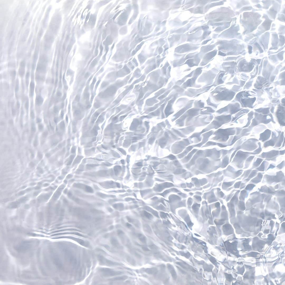 BOTANIST GLOBALさんのインスタグラム写真 - (BOTANIST GLOBALInstagram)「Actually,“Water” is one of the indispensable ingredients for shampoos and body soaps. BOTANIST pursues the best balance between the “carefully selected plant-derived ingredients” and “latest technology”, using clean water. We do our best to offer customers total satisfaction through the continued trial and error for the ultimate balance among the product performance, scents, and other factors.  Stay Simple. Live Simple.  #BOTANIST ⠀ 🛀@botanist_official 🗼@botanist_tokyo 🇨🇳@botanist_chinese 🇰🇷@botanist_korea」7月30日 15時09分 - botanist_global