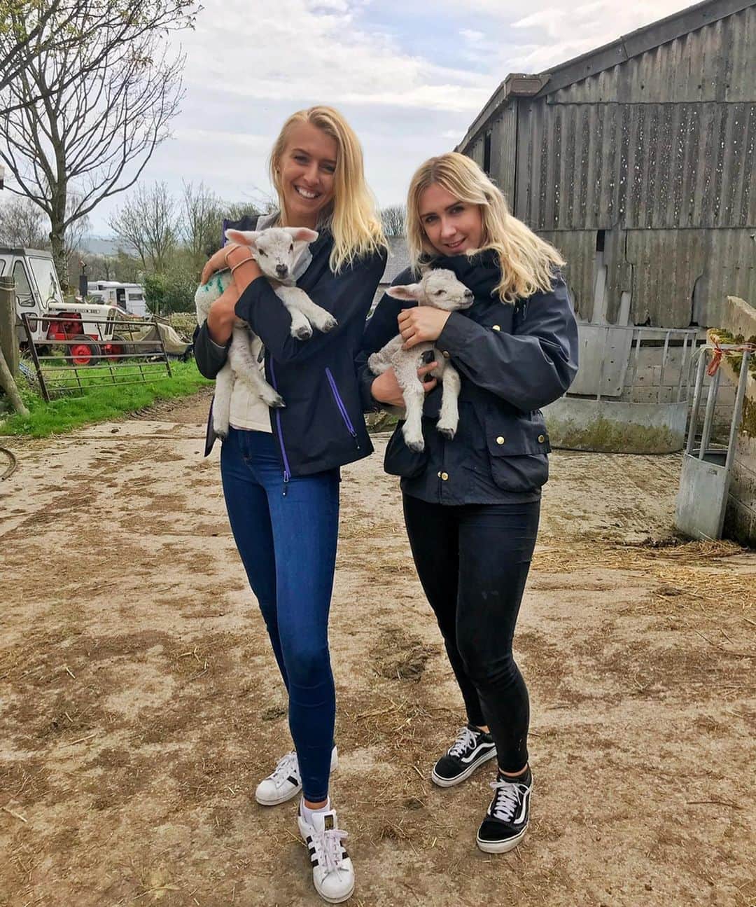 Zanna Van Dijkさんのインスタグラム写真 - (Zanna Van DijkInstagram)「World Friendship Day 🥰 In the cookie of life, friends are most definitely the chocolate chips 🍪 Tag your pals in the comments to show them some well deserved love! 💗 Friendships aren’t always easy, they ebb and flow as we grow and mature. It can take time to find your people and they can change with your circumstances. But when you manage to find yourself some lovely humans they can bring so much sunshine to your life ☀️ To my friends: shine on my fellow weirdos. You know who you are and I couldn’t be more grateful to have you by my side 🙏🏼💙 #worldfriendshipday #bestfriends #bffs #friendship #friendsforlife」7月30日 15時12分 - zannavandijk