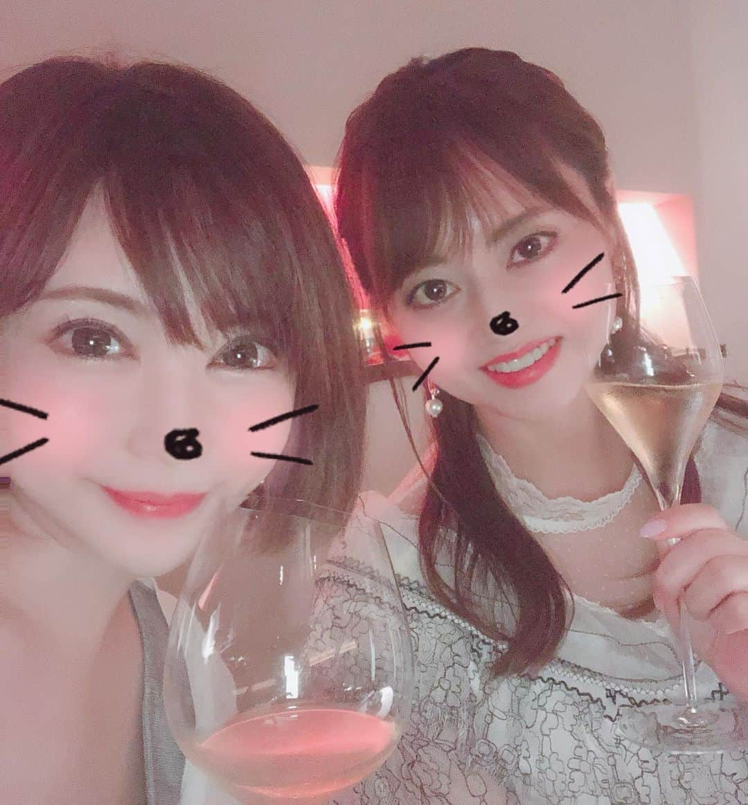 里美ゆりあさんのインスタグラム写真 - (里美ゆりあInstagram)「アッキーとご飯🍚（╹◡╹）♡ #エクアトゥール#西麻布#吉沢明歩#里美ゆりあ#friends#仲良し#dinner#女子会#happy」7月30日 15時14分 - satomiyuria