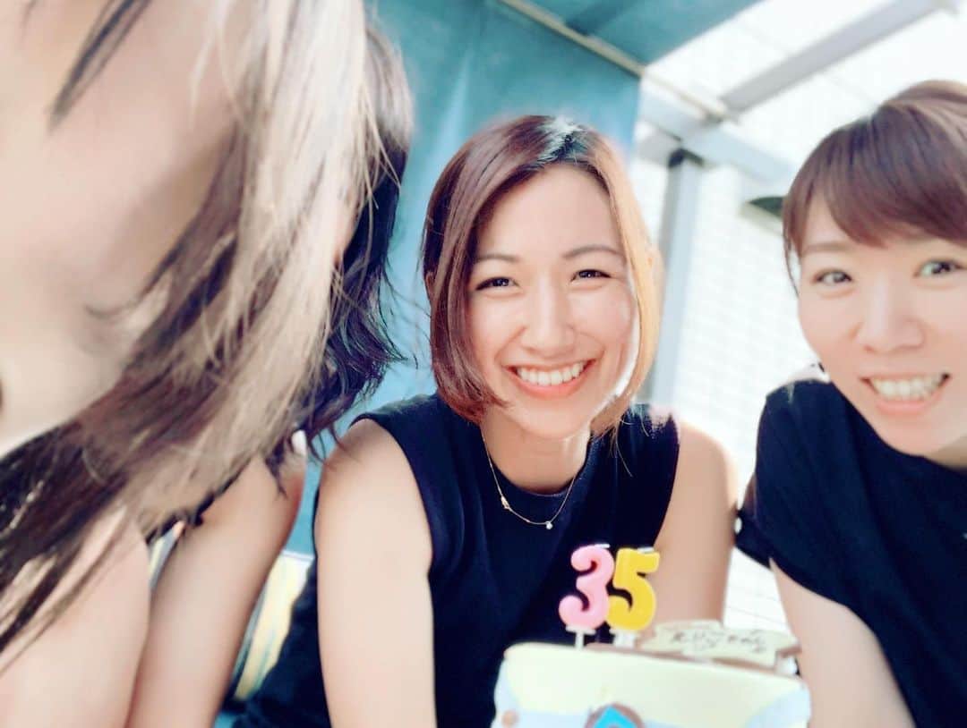 神谷美伽さんのインスタグラム写真 - (神谷美伽Instagram)「ミニオンのアイスケーキ🎂でお祝いしてもらいました🥂✨笑いが止まらないから不思議。楽しい時間をありがとう♡♡ #マイハッピーバースデー #アイスケーキ#ミニオン#笑いすぎでお腹痛い #姉妹ママ」7月30日 15時18分 - mikakamiya14
