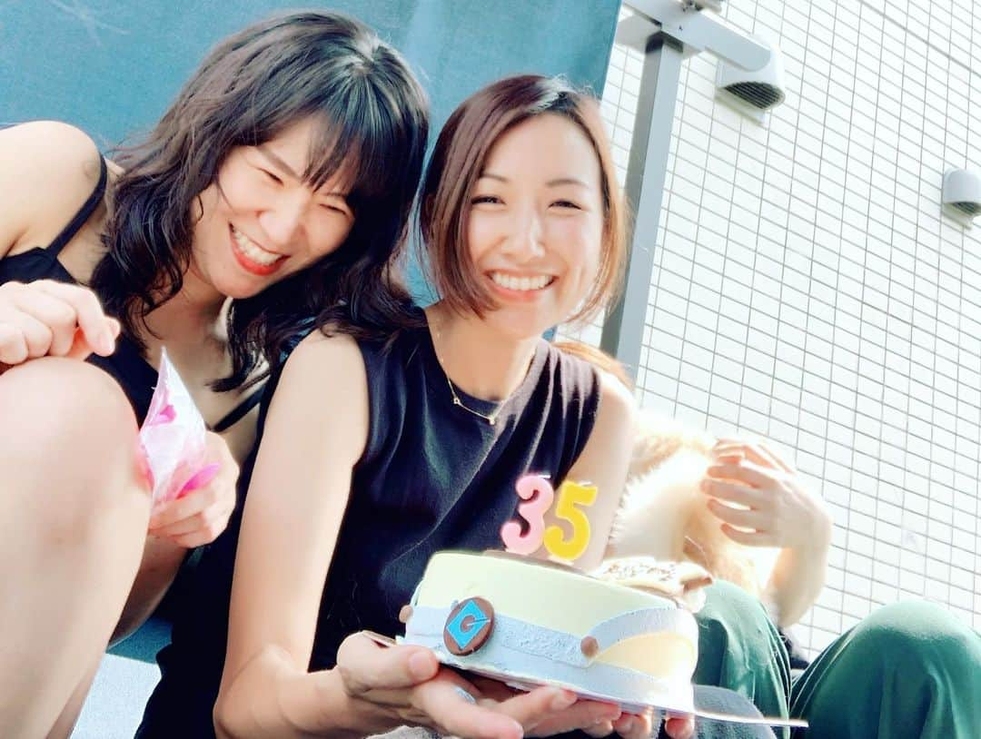 神谷美伽さんのインスタグラム写真 - (神谷美伽Instagram)「ミニオンのアイスケーキ🎂でお祝いしてもらいました🥂✨笑いが止まらないから不思議。楽しい時間をありがとう♡♡ #マイハッピーバースデー #アイスケーキ#ミニオン#笑いすぎでお腹痛い #姉妹ママ」7月30日 15時18分 - mikakamiya14