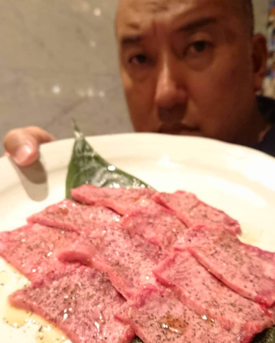 のインスタグラム：「肉の日はリトル清原さんと焼肉🍖  #肉の日 #焼肉 #牛タン #梨花苑 #富山 #リトル清原 さん #ニッチロー’ #日本一の焼肉の街生まれ #焼肉大使 #ニッチ飯」