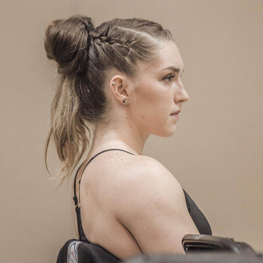 マッティ・ロジャーズのインスタグラム：「Cool, not so calm & kind of collected.」