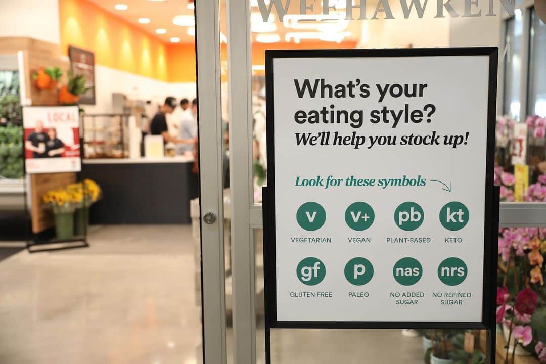 Whole Foods Marketさんのインスタグラム写真 - (Whole Foods MarketInstagram)「Hello, #Weehawken 👋 We opened our 502nd store on July 26th in Weekawken, NJ! The 32,000 square-foot store is located in a commuter-friendly transportation hub and offers a large selection of locally-sourced products, organic grocery items and a full-service coffee bar from our friends @cafegrumpy. Find over 150 local suppliers with products like fresh @severinopasta, baked goods from @livbreads and vegan cream cheese from @treelinecheese. Whether it’s four lanes of self-checkout or plenty of grab-and-go meal options, our newest store offers quick and easy convenience. We’re open from 7AM to 10PM daily – come stop by! #wholefoodsweehawken」7月30日 6時28分 - wholefoods