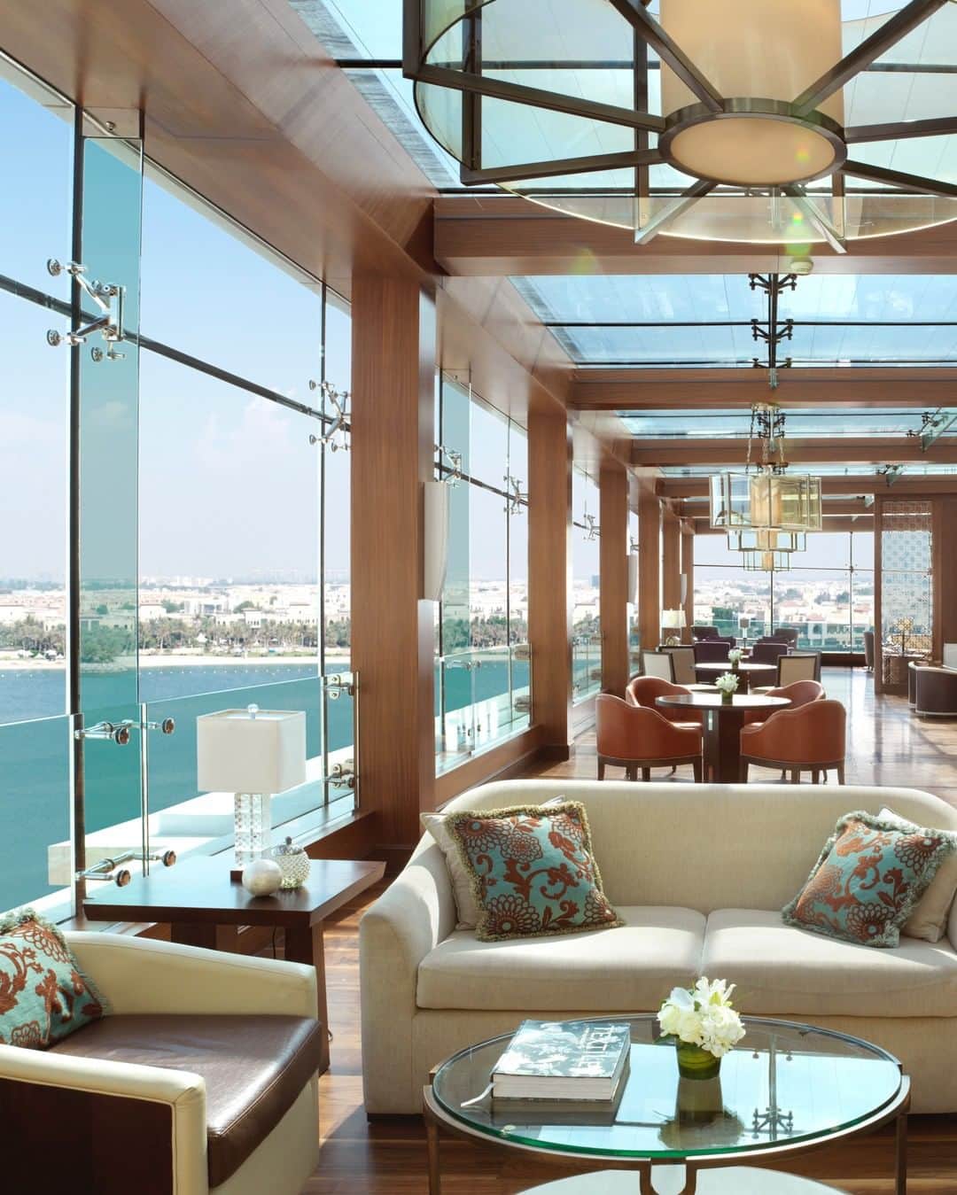 リッツ・カールトンさんのインスタグラム写真 - (リッツ・カールトンInstagram)「Shift your perspective with panoramic views and refined comfort at The Ritz-Carlton #AbuDhabi, Grand Canal. ⁣⁠ ⁣⁠ #UnitedArabEmirates #UAE #Peaceful #Design #Comfort #View #Panorama #InteriorDesign #Sophisticated #Travel #Travelgram #InstaTravel #TravelDiaries」7月30日 7時00分 - ritzcarlton