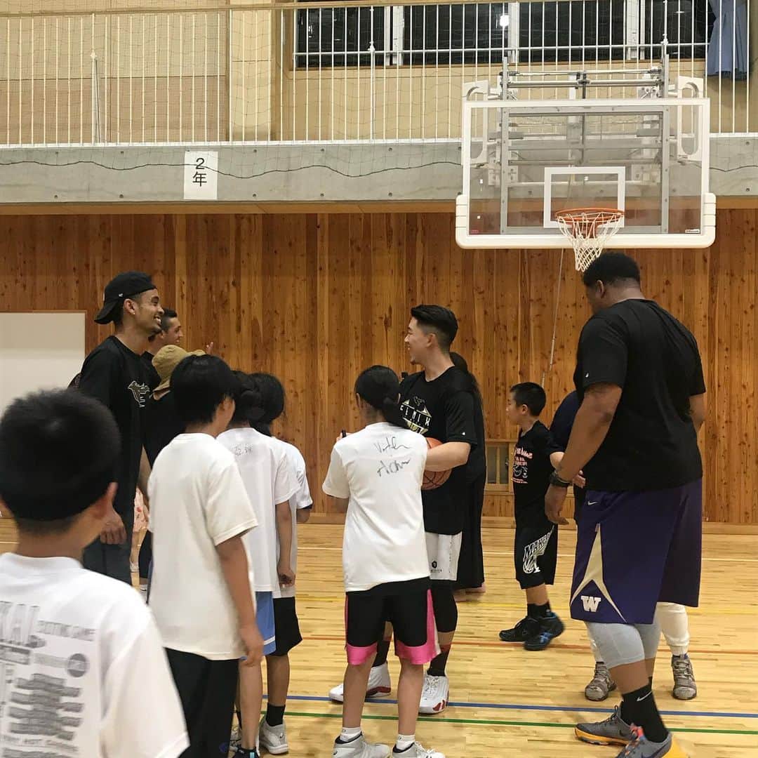 大原亞紋さんのインスタグラム写真 - (大原亞紋Instagram)「Day ① 2019/07/24🏀 in 長野市立吉田小学校  今回FENIXシアトルからコーチが来日してクリニックをさせて頂いてます。ご縁があり最初のクリニックは長野開催でした！  初めて伺った場所でしたが子どもたちと楽しみながらバスケットボールを出来たこと、交流できて良かったです。  #FENIX #basketball #Niigata #nagano #family #japan #seattle #workout #バスケットボール #長野 #城東ミニバス #new #thankyou #ありがとうございます」7月30日 7時24分 - amon.fenix