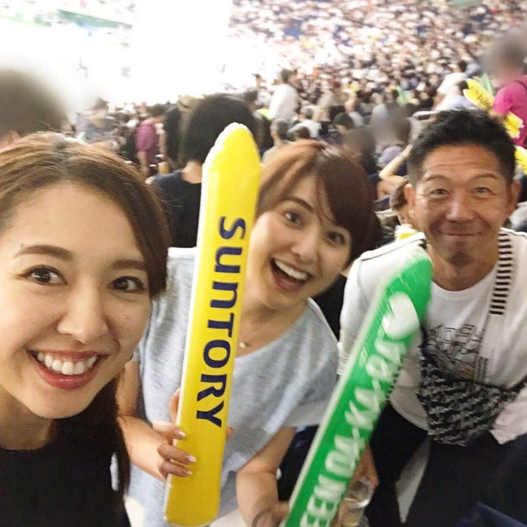 佐藤由季さんのインスタグラム写真 - (佐藤由季Instagram)「プレポスMCリポーター トリオで鋭気を養ってきました！！ サントリードリームマッチ2019 観戦⚾️と、 先日の合同バースデー会🎂 プレポスファミリー応援はもちろんのこと、 プロ野球OBゴルフ選手権大会でお世話に なったレジェンドの方も沢山いらっしゃった ので全力応援、いや、全力笑顔🤣 これぞプロ✨色々な魅せ方で 楽しませて下さいました☺️ さぁ〜では！！ 今日からのジャイアンツは広島3連戦⚾️ そして、ジャイアンツ プレ・ポストゲーム ショーは東京ドームを飛び出して、 汐留日本テレビからの特番です🔥 汐パラやパブリックビューイングの様子も お伝えする予定ですので、夏を感じながら 熱くご覧いただけたら嬉しいです🔥 私は久しぶりのプレポスリポーター担当で ウズウズしていたので（笑） 想いを爆発させますよ〜🙌😆🙌 #giantsPP  #プレポスファミリー  #阿出川浩之 さん #阿部智帆 さん #佐藤由季  #サントリードリームマッチ  #プロ野球OBゴルフ選手権大会  #レジェンド  #夢の球宴  #ジャイアンツ  #プレポス  #汐留  #日本テレビ  #特番  #汐パラ  #パブリックビューイング  #リポーター担当  #汐留から勝利の雄叫び届けます 🔥」7月30日 7時16分 - yukisato0710