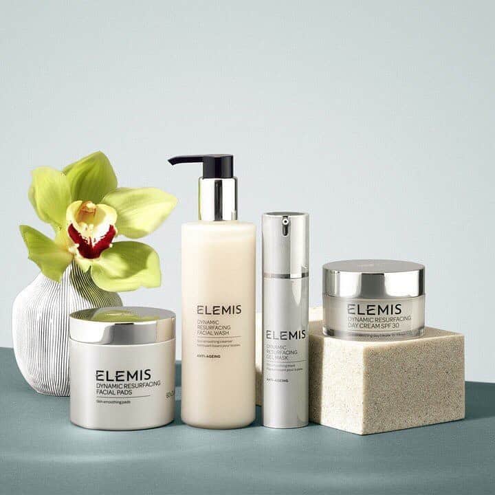 ULTA Beautyさんのインスタグラム写真 - (ULTA BeautyInstagram)「With this lineup, there's no filter needed🤳 @elemis Dynamic Resurfacing Collection is all about creating a smooth, rejuvenated and radiant complexion by gently exfoliating and encouraging cell turnover. Shop it online now! #ultabeauty  #regram @elemis」7月30日 7時21分 - ultabeauty