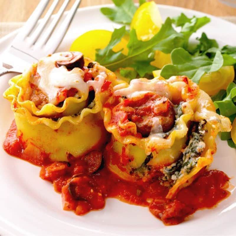 ジョンソンヴィルのインスタグラム：「Get your #NationalLasagnaDay on all week by loading up those favorite recipes with #Johnsonville #ItalianSausage. Whether you're choosing Mild, Hot, or Sweet Ground Italian Sausage or Dinner Links, we've rounded up some of our favorite #dinner ready #recipes at the link in our bio!」