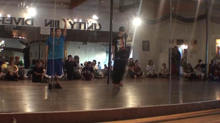 ショーン・エバリストのインスタグラム：「Circa 2009 ish. When I had my own class at the original @mdcdance 🙏🏽 Dance was little different then, here is a young @oguristkgz and @noppo_stkgz from the @stkgz_official taking my class and making it look effortless💛🙌🏽 ps, my wife is also sitting in the back of the class somewhere 😱😍 Music “Quicksand” by Ryan Leslie #DanceThrowback #rles #stkgz #SEchoreography」