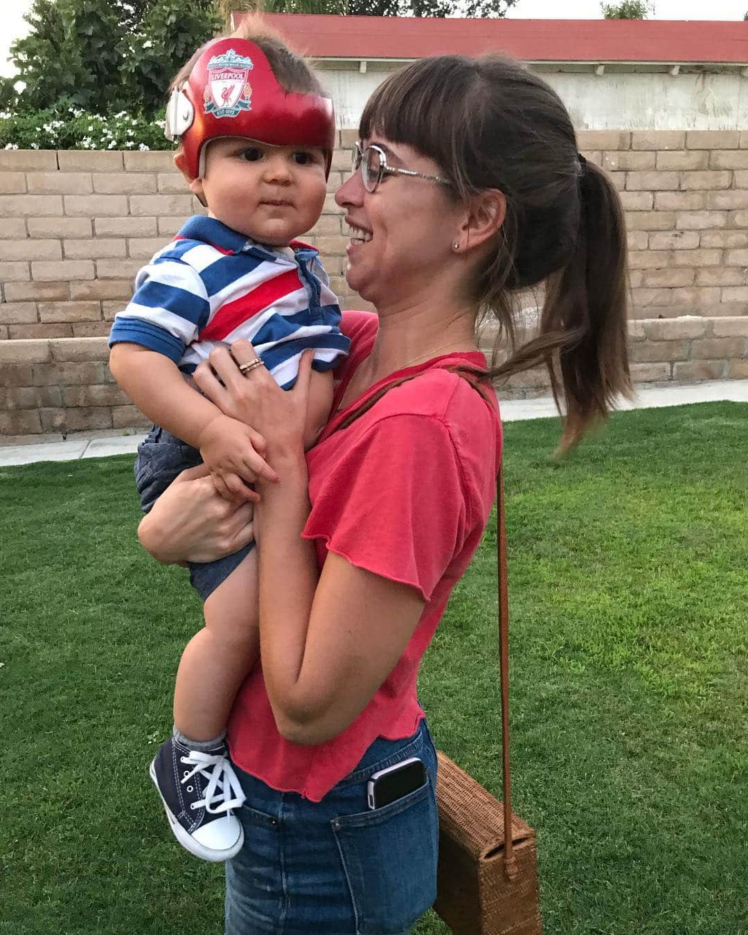 ターニャ・テイトさんのインスタグラム写真 - (ターニャ・テイトInstagram)「His cute... Ozzie aged 7 months old getting hugs from Riley Reid. I think he likes her glasses more 😆👓 ❤️👶🏻」7月30日 8時02分 - tanyatate