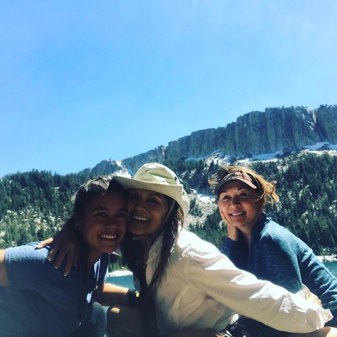 ニア・ピープルズさんのインスタグラム写真 - (ニア・ピープルズInstagram)「#girltrip #love and #goofiness abound what a #blessing to spend time with such powerful and #funny women. Now I know where I get it. #family #mammoth #fun #joy #laughter」7月30日 8時13分 - niapeeples