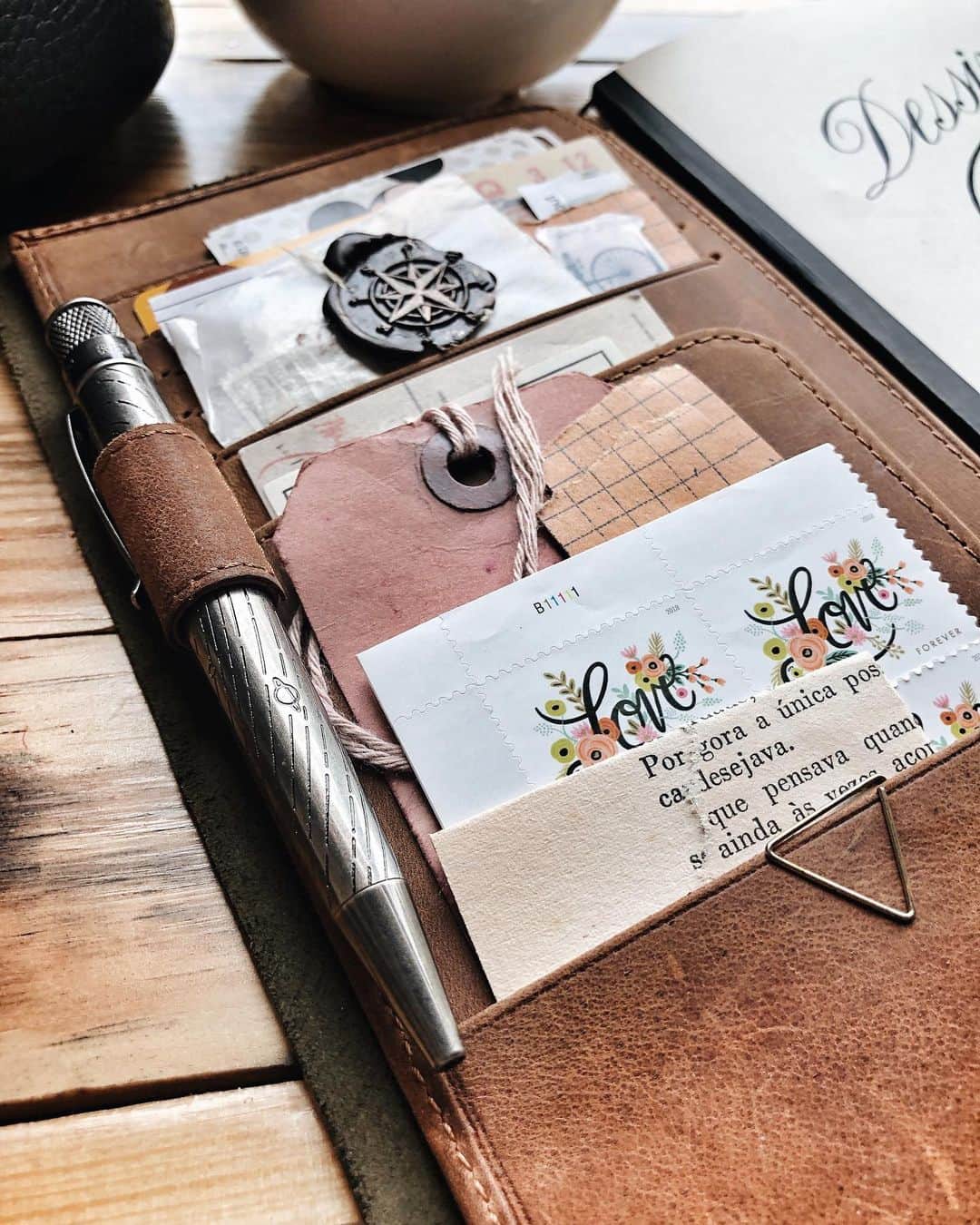 Catharine Mi-Sookさんのインスタグラム写真 - (Catharine Mi-SookInstagram)「Sometimes the cover page of a new notebook or journal can feel daunting, and I usually leave it blank and come back to it later to take the pressure off so I can just jump right into writing freely. That’s what I did with this particular insert. I waited until I was a few pages in and then came back to the cover page to set my intention with the rest of my journey within it. I’m happy with how it turned out, and it wasn’t daunting at all actually, but fun and refueling. 🌿 . . . . The quote I chose to commence this notebook: . “I am creating space for me to feel free. A space where self- doubt and fear have no room to enter.” . -Harpreet M Dayal . . . . Insert: Dessin Ultra Premium Sketchbook @soumkine. The new @ystudiostyle White Resin Fountain Pen @nomadostore. TN Leather Wallet Insert @galen_leather. Pen/Glasses Case @franklinchristoph. Small Aura Bucketbag @shopchc. And a cameo of the new alloy @clickypost pen! . . . . #journaling #dailyjournal #soumkine #travelerscompany #トラベラーズノート #midoritravelersnotebook #ystudio #fountainpens #nomadostore #leathercraft #franklinchristoph #stationery #galenleather #loveforanalogue #stationerylove #scrapbooking #scrapbooklayout #junkjournal #creativejournaling #creativespace #creativejournal #coffeenclothes #coffeeshopvibes #aquietstyle #coffeeshopsoftheworld #thedailywriting #penmanship #plannernerd」7月30日 8時24分 - catharinemisook