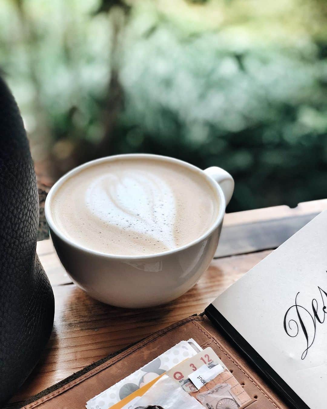 Catharine Mi-Sookさんのインスタグラム写真 - (Catharine Mi-SookInstagram)「Sometimes the cover page of a new notebook or journal can feel daunting, and I usually leave it blank and come back to it later to take the pressure off so I can just jump right into writing freely. That’s what I did with this particular insert. I waited until I was a few pages in and then came back to the cover page to set my intention with the rest of my journey within it. I’m happy with how it turned out, and it wasn’t daunting at all actually, but fun and refueling. 🌿 . . . . The quote I chose to commence this notebook: . “I am creating space for me to feel free. A space where self- doubt and fear have no room to enter.” . -Harpreet M Dayal . . . . Insert: Dessin Ultra Premium Sketchbook @soumkine. The new @ystudiostyle White Resin Fountain Pen @nomadostore. TN Leather Wallet Insert @galen_leather. Pen/Glasses Case @franklinchristoph. Small Aura Bucketbag @shopchc. And a cameo of the new alloy @clickypost pen! . . . . #journaling #dailyjournal #soumkine #travelerscompany #トラベラーズノート #midoritravelersnotebook #ystudio #fountainpens #nomadostore #leathercraft #franklinchristoph #stationery #galenleather #loveforanalogue #stationerylove #scrapbooking #scrapbooklayout #junkjournal #creativejournaling #creativespace #creativejournal #coffeenclothes #coffeeshopvibes #aquietstyle #coffeeshopsoftheworld #thedailywriting #penmanship #plannernerd」7月30日 8時24分 - catharinemisook