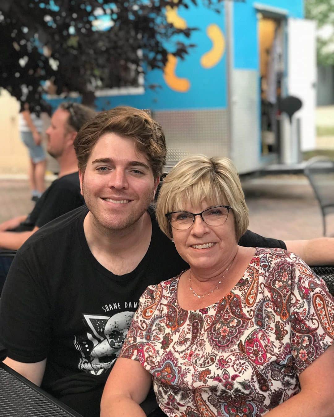 シェーン・ドーソンのインスタグラム：「My new mother in law has no idea what she’s in for.」