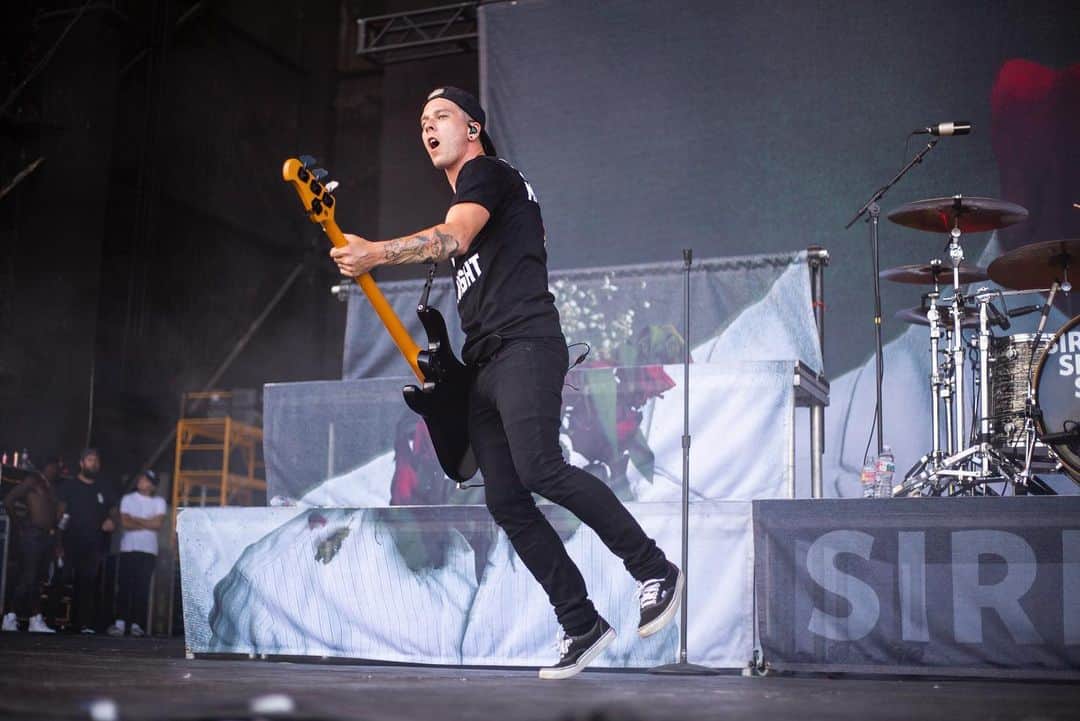 ジャスティン・ヒルズのインスタグラム：「Thanks for a great summer @rockstardisrupt. See y’all real soon! Photo: @itsdannytodd」