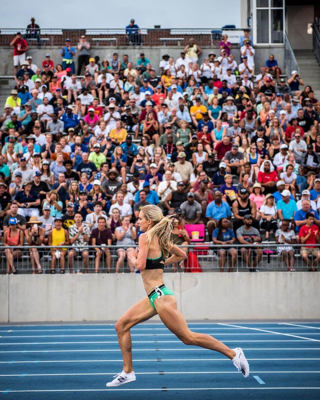 エマ・コバーンさんのインスタグラム写真 - (エマ・コバーンInstagram)「8 weeks until the World Championships. 8 weeks to get better, faster, stronger. 8 weeks to be my best! #itsgotime #likeaboss #TeamNB #TeamUSA #doha2019 (📸 @thewolfferine )」7月30日 8時33分 - emmacoburn