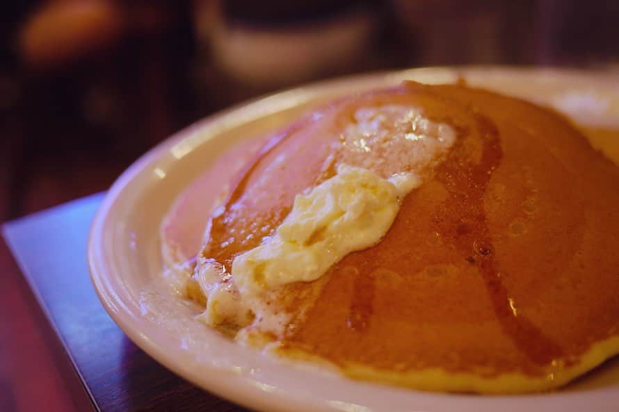 Risako Yamamotoさんのインスタグラム写真 - (Risako YamamotoInstagram)「Brunch with mom!♥️ ・ ・ Original Pancake Houseへ🥞😋 ・ 久しぶりに来たら、こんなにも美味しかったっけ？😍ってなりました♡ もちろんwhipped creamは追加オーダー♥️ ・ ・ オールドアメリカンな雰囲気も良い🇺🇸👨🏽‍🌾 #hawaii #pancake #originalpancakehouse #morning #brunch #ハワイグルメ #theoriginalpancakehouse」7月30日 8時40分 - risako_yamamoto