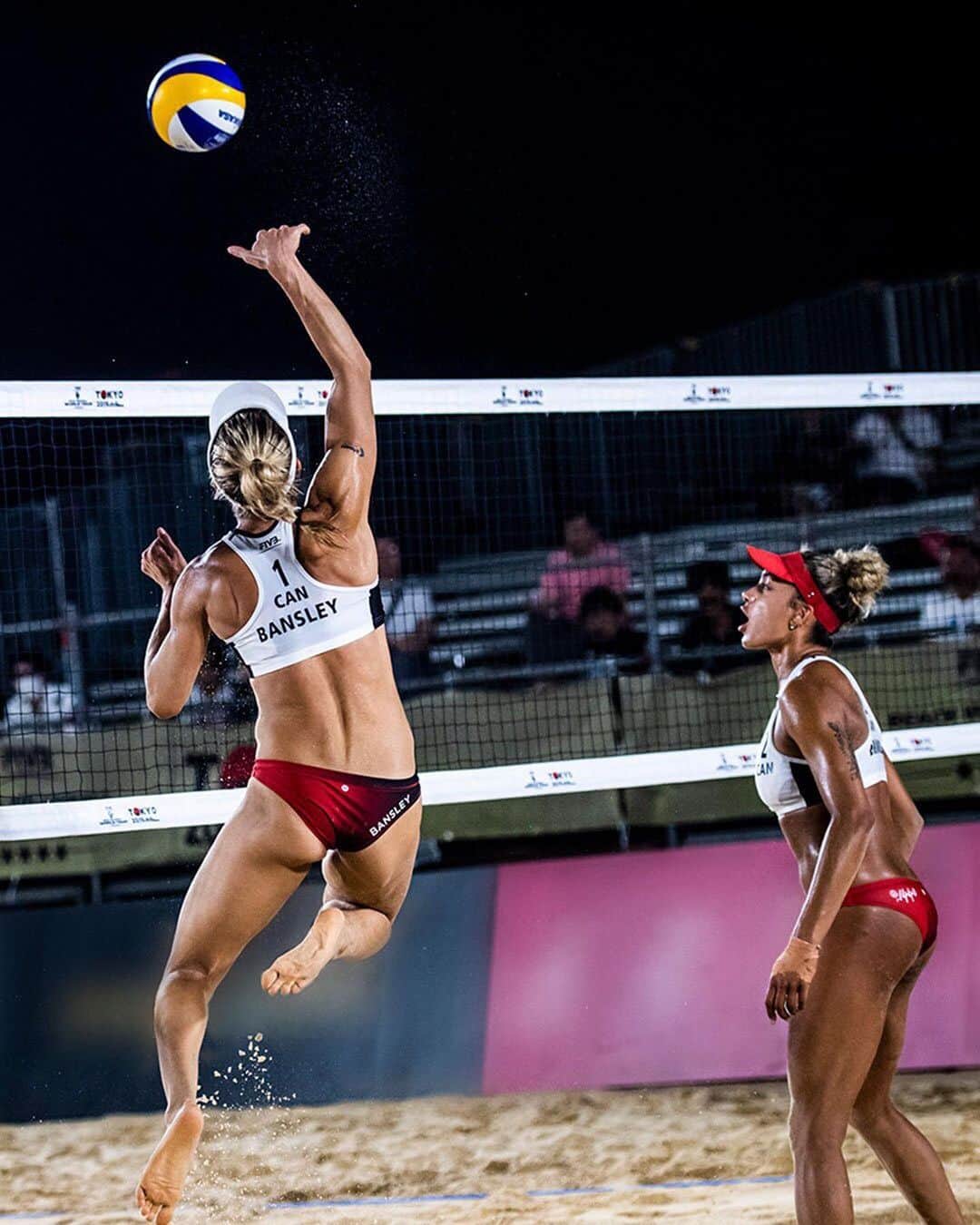 lululemonさんのインスタグラム写真 - (lululemonInstagram)「🔥🔥🔥 = the weather in Tokyo, the quality of volleyball, and @bvuilleumier and @heatherbansley wearing lululemon (did we mention they took bronze?). Japan 2020 — consider us warmed up. #thesweatlife」7月30日 8時57分 - lululemon