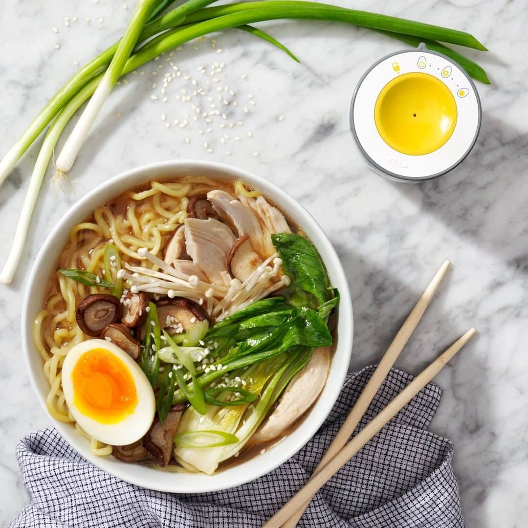 OXOさんのインスタグラム写真 - (OXOInstagram)「Ramen isn't just for winter.  Click the link in bio for our chef-approved back pocket recipe from Ivan Orkin of @ramenjunkie.」7月30日 9時05分 - oxo