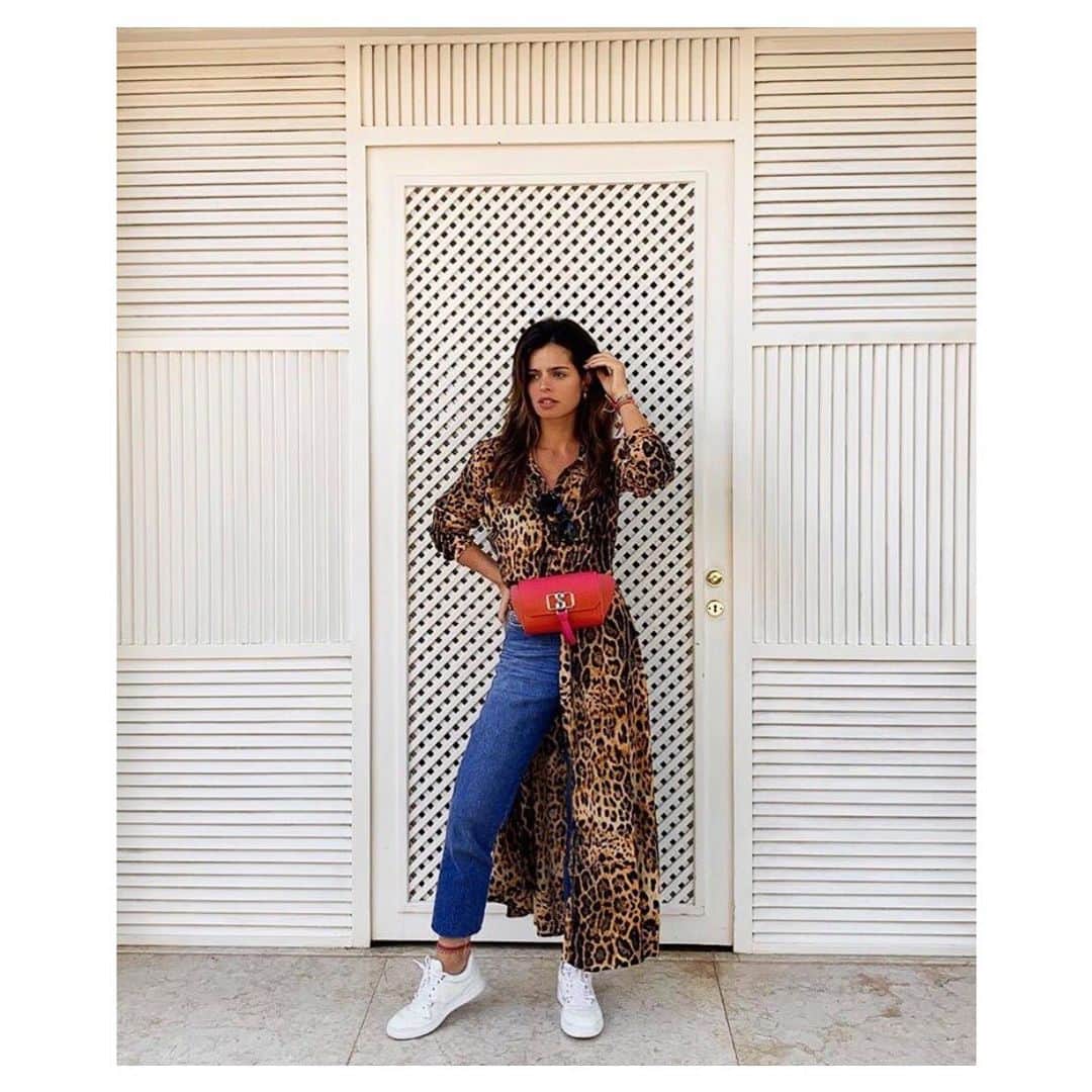 Schutzのインスタグラム：「The coolest #schutzhandbags 💕 #schutzresort」