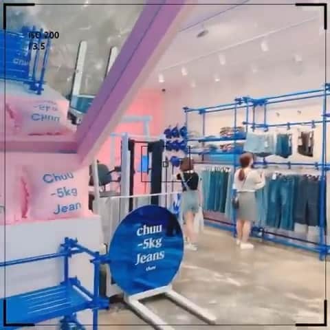 Chuuのインスタグラム：「새로워진 츄 명동 플래그쉽스토어로 컴온💕#chuu」