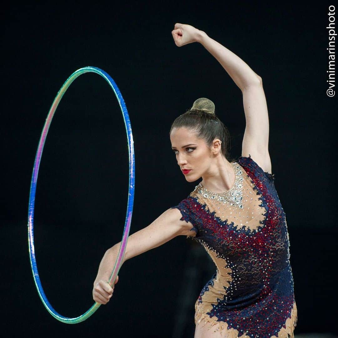ナターリア・ガウジオのインスタグラム：「Concluímos o primeiro dia de treino aqui em Lima!! Essa semana vamos trabalhar duro pra ajustar os últimos detalhes... Pra quem está perguntando, a nossa competição começa no dia 02/08 sexta feira e vai até o dia 05/08!! Sempre que der, vou postando as notícias e programações aqui pra vocês!! 🙏🏼✨😍🤸🏼‍♀️🇧🇷🇵🇪💪🏼❤️ #focus #training #rhythmicgymnastic #love #lima2019 #panamericangames #gymnast #hoop #limajuegos2019 #competition #timebrasil #cob #somostimebrasil #timebrasilnopan」