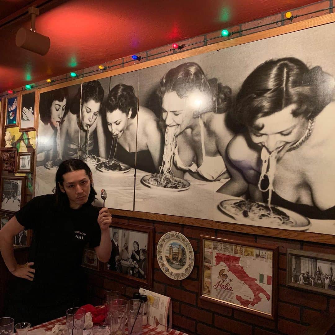 小林尊のインスタグラム：「They should have taken my eating class☝️💫😁 これみんな フードファイトのレッスンが必要だったね  #lasvegas #ラスベガス #フードファイト #フードファイター #competitiveeating #pastaeatingcontest」