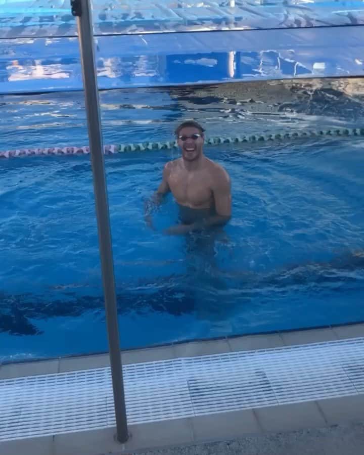 ジェイク・パッカードのインスタグラム：「Reverse breaststroke technique on point 😁🏊🏼‍♂️🏊🏼‍♂️🏊🏽‍♂️」