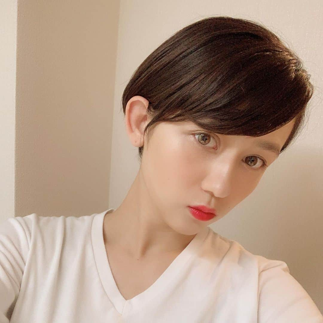 セーラのインスタグラム：「また髪を切った✂︎ 高校生以来のベリーショート💇🏼‍♀️ #ベリーショート #ヘアカット」