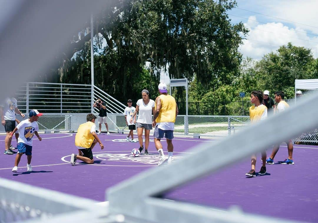 Major League Soccerさんのインスタグラム写真 - (Major League SoccerInstagram)「Giving back to The City Beautiful. Today, @mlsworks partnered with @target, @ussoccerfoundation and @osceolaschoolsfl to unveil two new mini pitches and hold clinics and a community day. #SoccerForAll」7月30日 10時15分 - mls