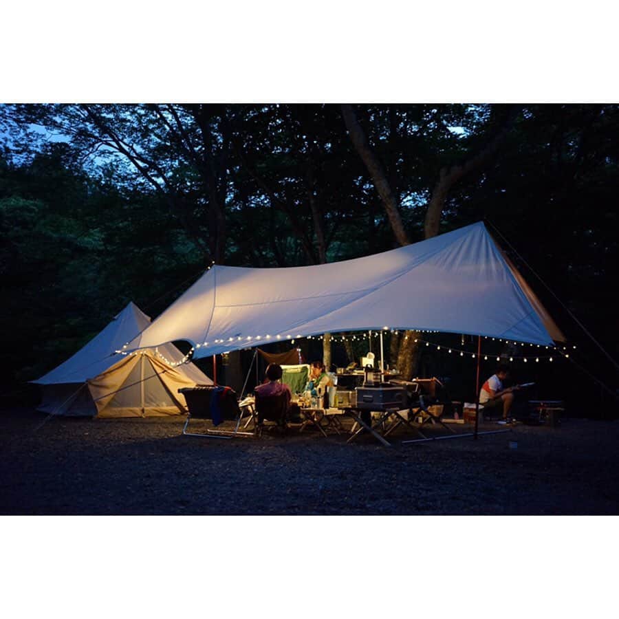 新井麻希さんのインスタグラム写真 - (新井麻希Instagram)「* 今年の夏キャンプはじめ🏕 どしゃ降りだったけど、楽しかった！ * 一緒に行った @kubota_tomoko は、会うたびに久保田さんらしくなっている。何じゃそりゃ🤣 * そして、散らかっている私の考えを整理してくれる😎🏕 * #山伏キャンプ場  #キャンプ #クアレンタイトレス  #quarentaytres #43 #カラヒージョ #carajillo」7月30日 10時26分 - makiarai58