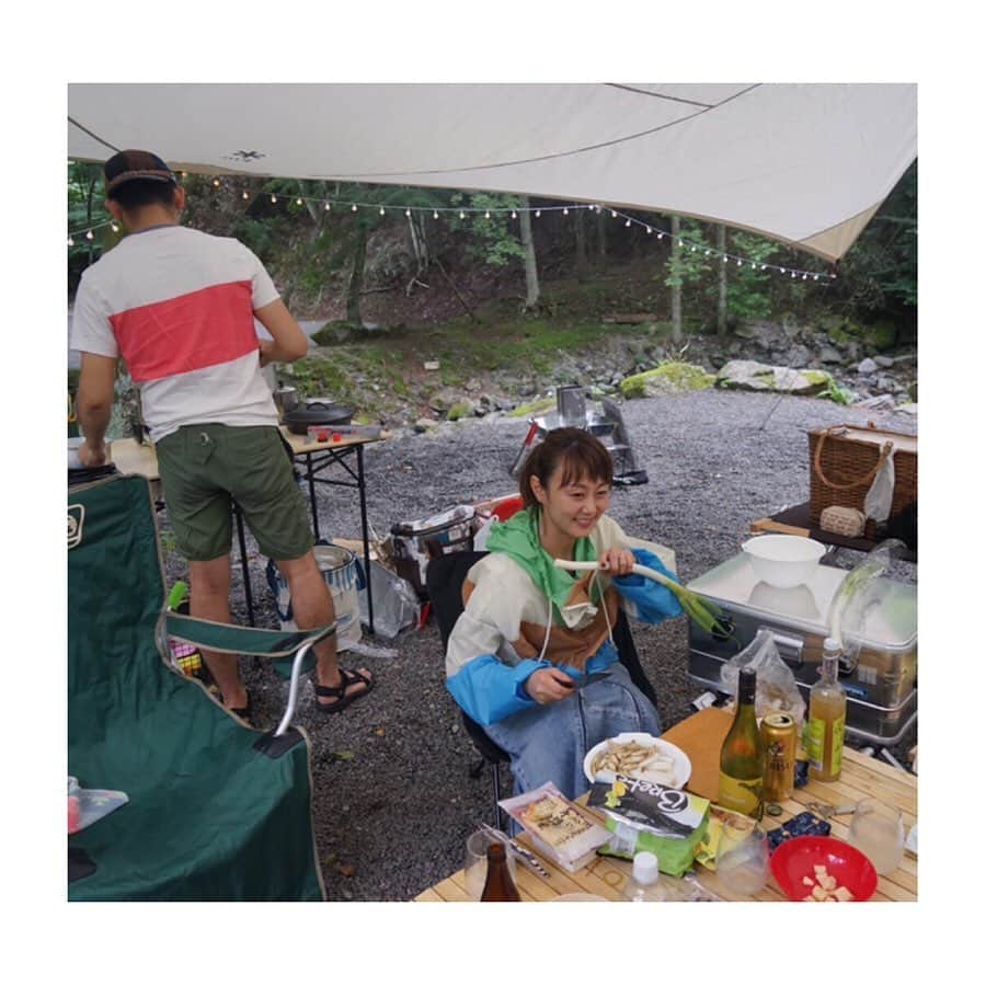 新井麻希さんのインスタグラム写真 - (新井麻希Instagram)「* 今年の夏キャンプはじめ🏕 どしゃ降りだったけど、楽しかった！ * 一緒に行った @kubota_tomoko は、会うたびに久保田さんらしくなっている。何じゃそりゃ🤣 * そして、散らかっている私の考えを整理してくれる😎🏕 * #山伏キャンプ場  #キャンプ #クアレンタイトレス  #quarentaytres #43 #カラヒージョ #carajillo」7月30日 10時26分 - makiarai58