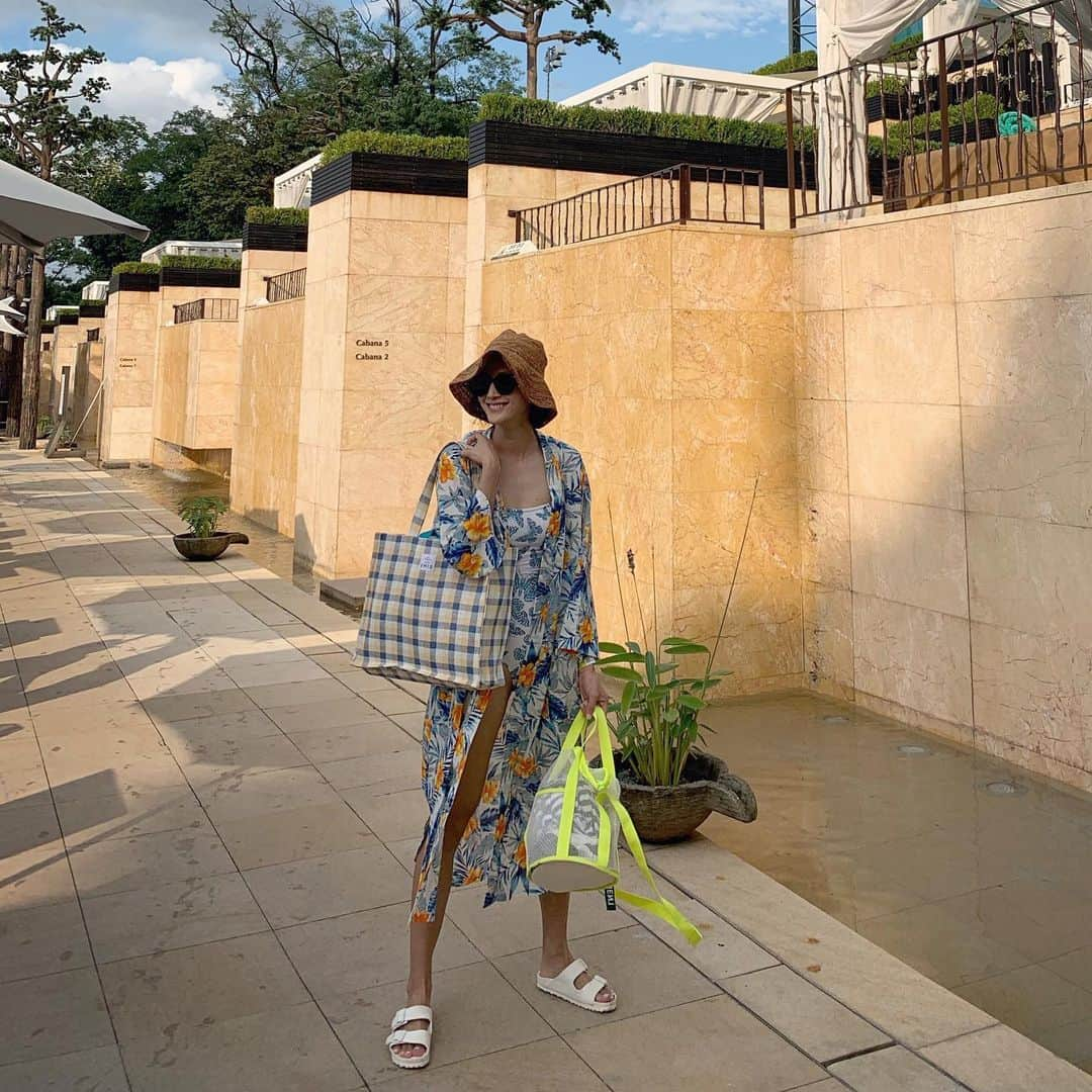 イ・ヒョニさんのインスタグラム写真 - (イ・ヒョニInstagram)「☀️🏊🏻‍♀️💦😎」7月30日 10時27分 - lee.hyunyi