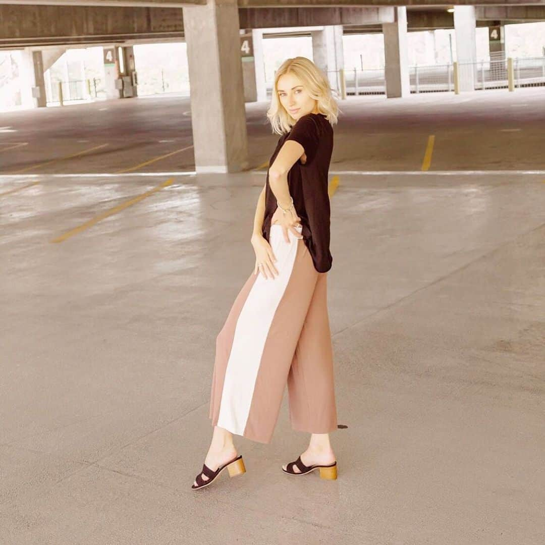 エルエーメイドさんのインスタグラム写真 - (エルエーメイドInstagram)「Never a bad time or place to show off your Mel Crop Pant! @haley_stutzman .  #iamlamade #lamadeclothing #essentials #ethicalstyle #ethicalbrand #sustainablebrand #responsiblebrand #consciousclothing #naturefashion #outdooradventure #bloggerstyle #lastyle #losangelesstyle #ootd #asseenonme #casualchic ##happygirlsaretheprettiest  #sustainablestyle #summeroutfit #momentsofchic #labloggers #westcoastfashion #everydaylook」7月30日 10時22分 - lamadeclothing