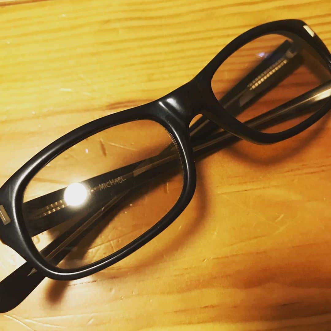 宇野薫のインスタグラム：「部屋の片付けしていたら、  学生時代(約20年前)にかけていた STUSSY MICHAEL 出てきました！！ 綺麗にしてまたかけよ。  #stussy #stussyeyegear #stussyjapan #ステューシー #ステューシーマイケル #宇野薫」