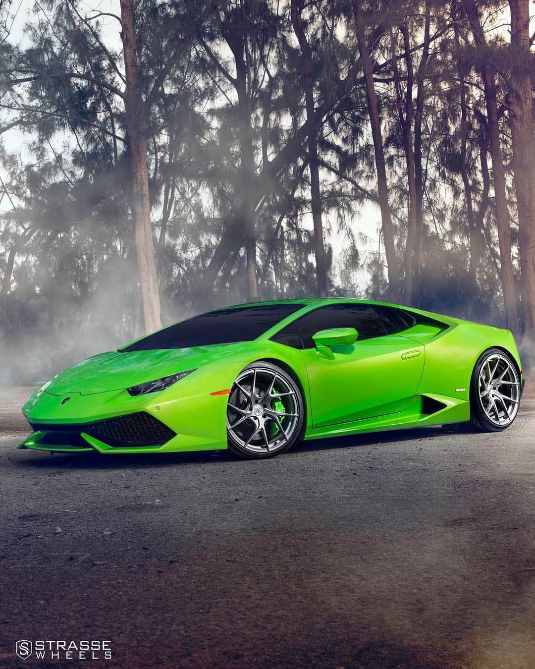 CARLiFESTYLEさんのインスタグラム写真 - (CARLiFESTYLEInstagram)「Green Huracan fitted with @strassewheels! Rate this ride 1-10! #carlifestyle @strassewheels」7月30日 10時31分 - carlifestyle