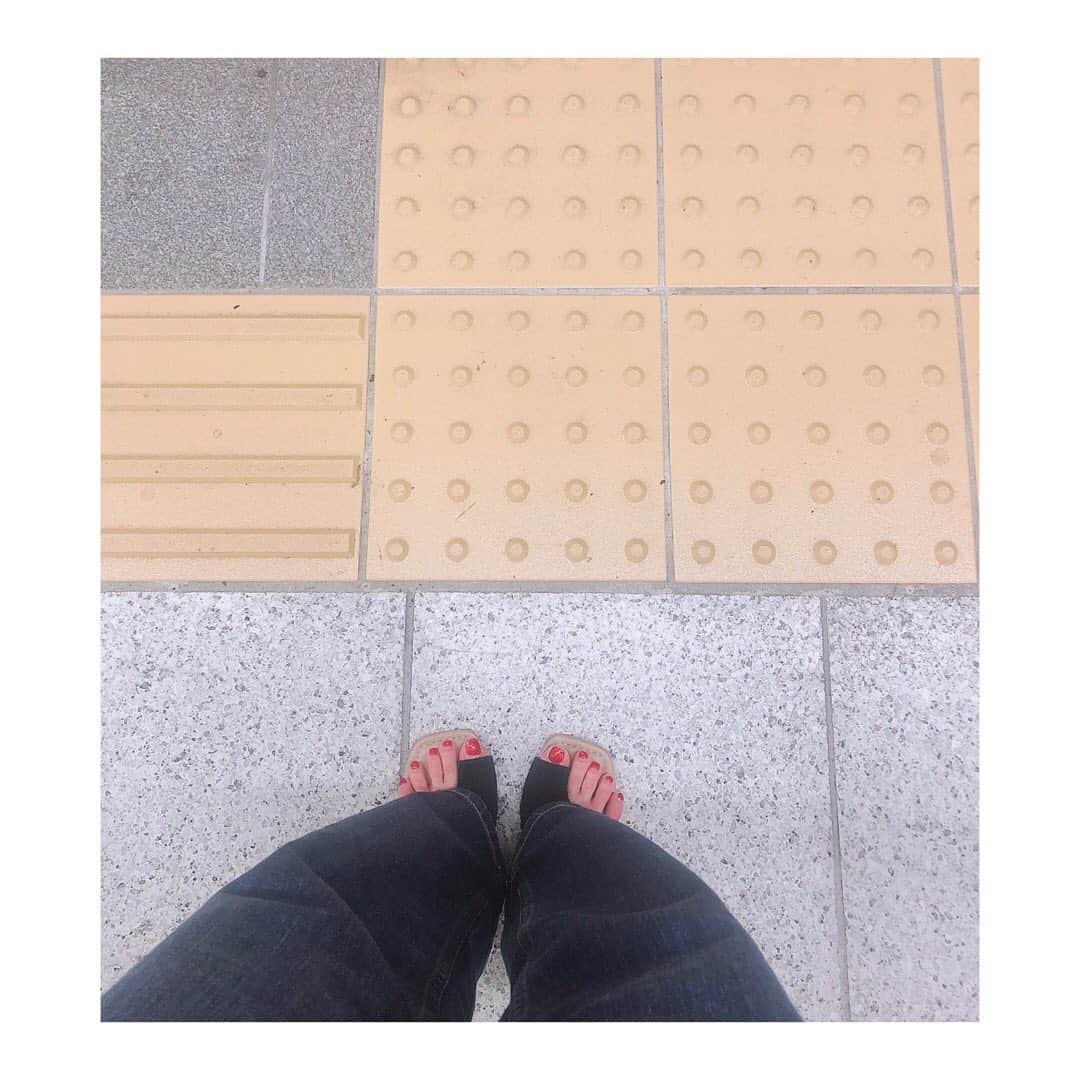 鈴木奈々さんのインスタグラム写真 - (鈴木奈々Instagram)「仕事行ってきます(^-^)♡♡♡ #電車通勤 #行ってきます #頑張るぞ」7月30日 10時46分 - nana_suzuki79