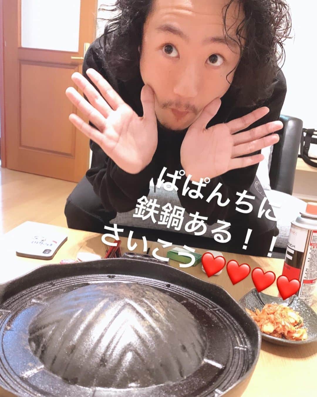 間宮梨花さんのインスタグラム写真 - (間宮梨花Instagram)「この日ゎ旦那ぱぱの家でジンギスカンパーティー😏💕近所だからぱぱんちいくときゎいつもパジャマ！！笑 鉄鍋でやったからかなり本格的でおいしかったぁ🤭🍺❤️❤️家族団欒たのしかったなぁ👶☝️北海道の松尾ジンギスカンってほんとにおいしいね🤭☝️ #パジャマ #旦那ぱぱ #仲良し #親子 #鉄鍋 #松尾ジンギスカン #晩酌 #家族団欒」7月30日 10時47分 - rika_aizawa0329