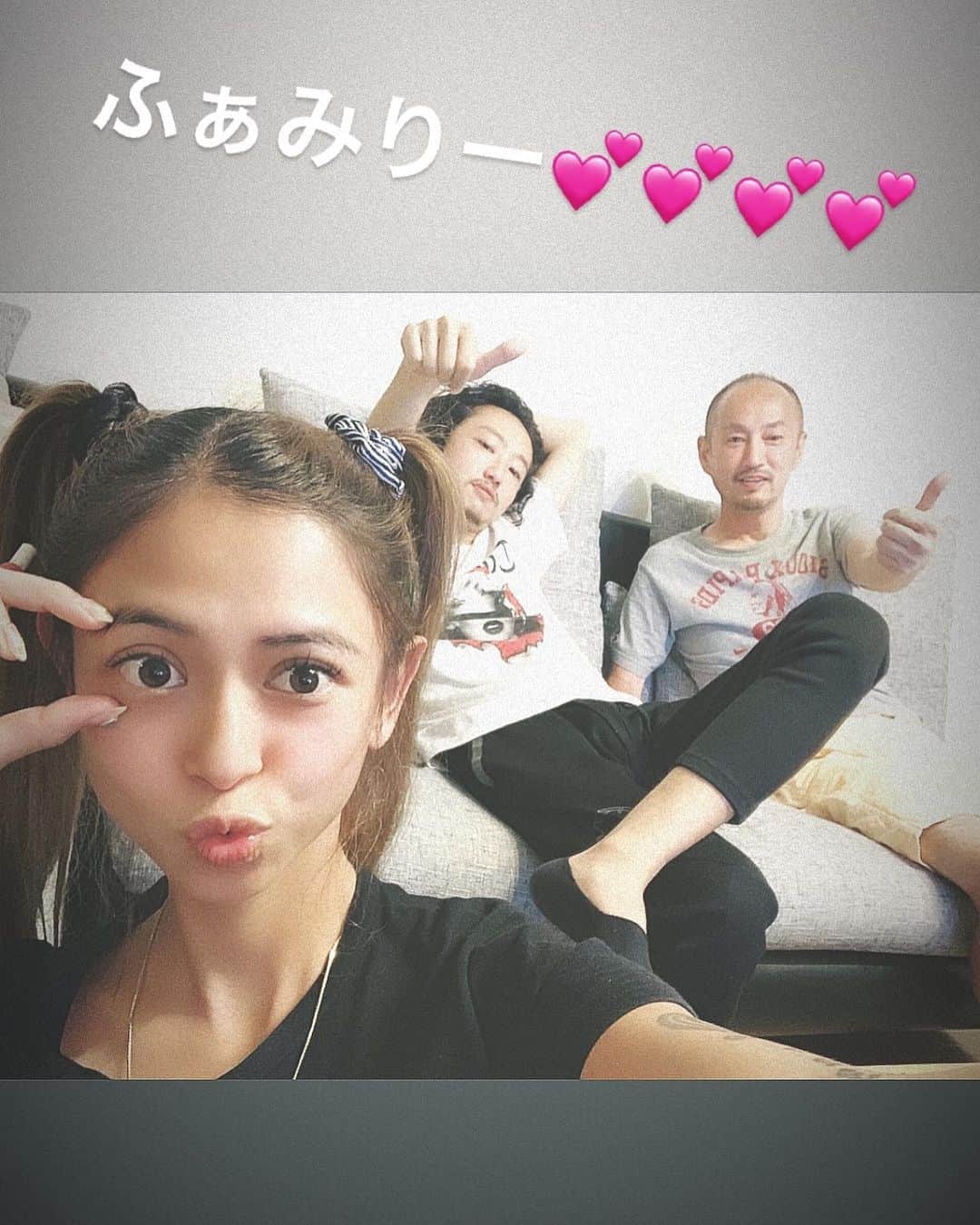 間宮梨花さんのインスタグラム写真 - (間宮梨花Instagram)「この日ゎ旦那ぱぱの家でジンギスカンパーティー😏💕近所だからぱぱんちいくときゎいつもパジャマ！！笑 鉄鍋でやったからかなり本格的でおいしかったぁ🤭🍺❤️❤️家族団欒たのしかったなぁ👶☝️北海道の松尾ジンギスカンってほんとにおいしいね🤭☝️ #パジャマ #旦那ぱぱ #仲良し #親子 #鉄鍋 #松尾ジンギスカン #晩酌 #家族団欒」7月30日 10時47分 - rika_aizawa0329